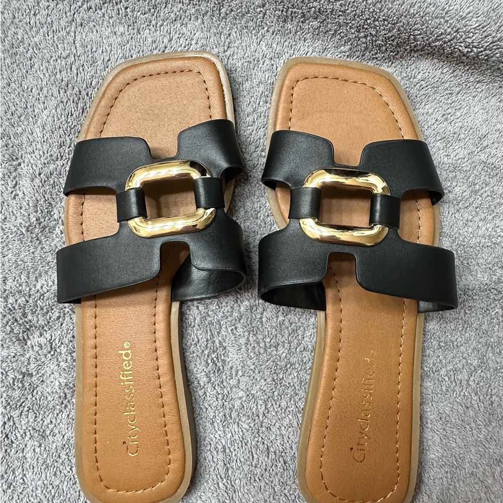 Cityclassified Black and Gold Slide Sandals